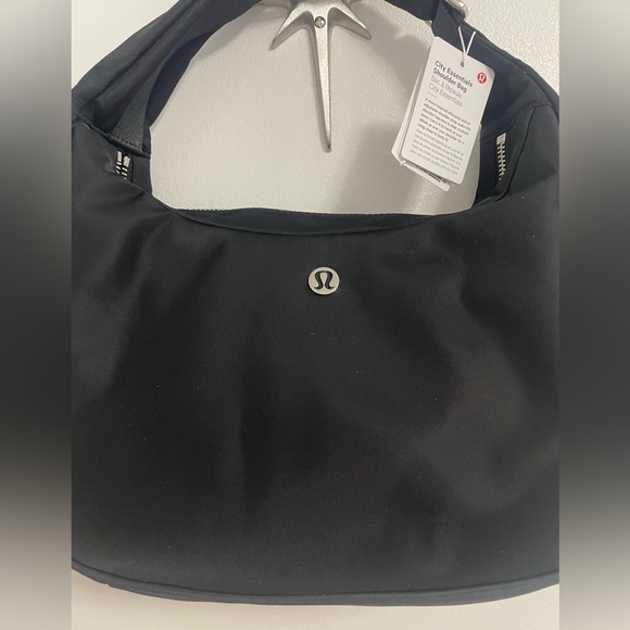Lululemon City Essentials Shoulder Bag - Picture 7 of 9